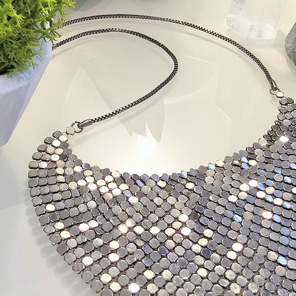 Supercool Retro 70s Silver Mesh Bib Necklace - Picture 2 of 5